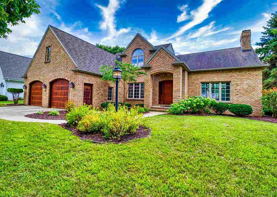 1st image of 2695 Parkwood Dr