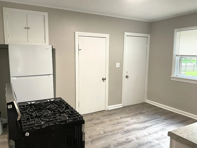 451 W New York St #1 — Photo 6