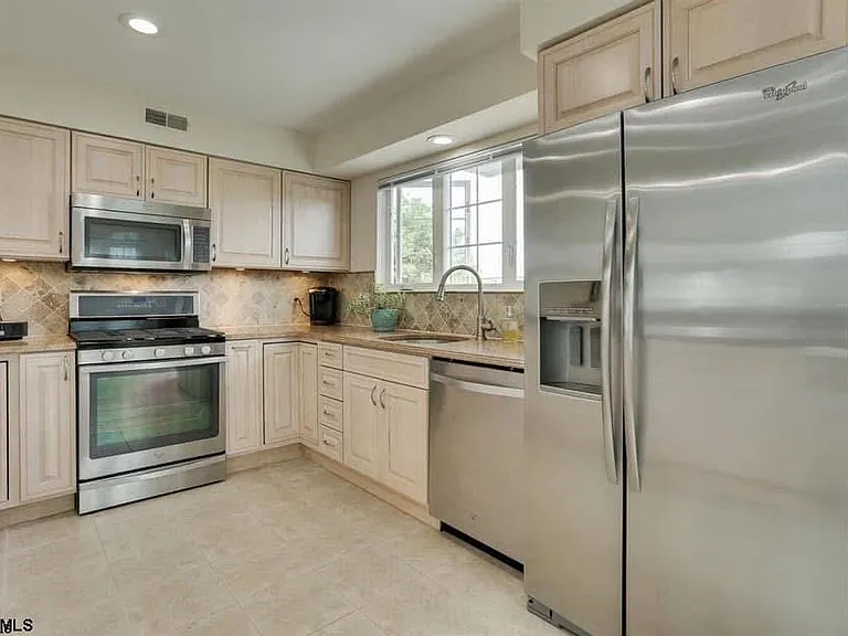 433 Albacore Ln — Photo 7