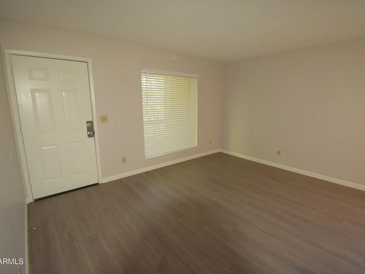 2 bed, 1.0 bath, 863 sqft, $1,275 — Photo 3