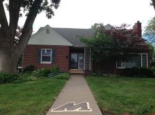 411 Parkington Dr, Muscatine, IA 52761