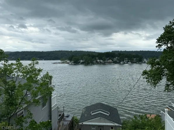 225 Lakeside Blvd, Hopatcong Boro, NJ 07843