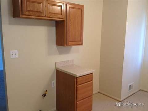5th image of 17607 Lowell St
