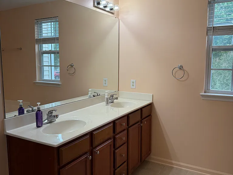 623 Oakfield Trl — Photo 4