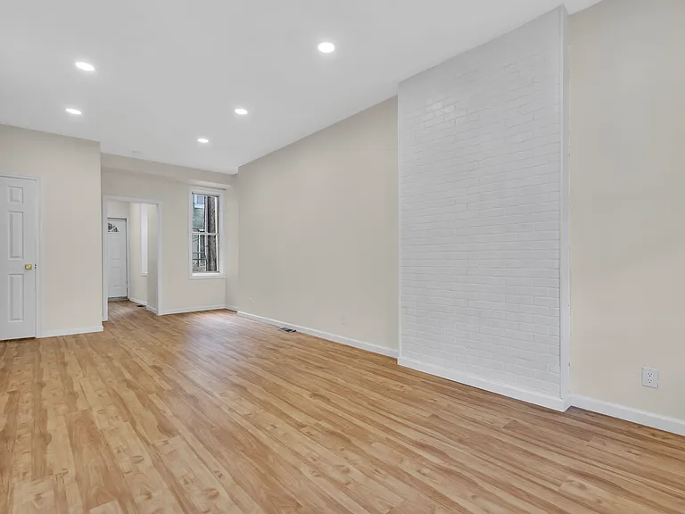 241 N Ruby St — Photo 12