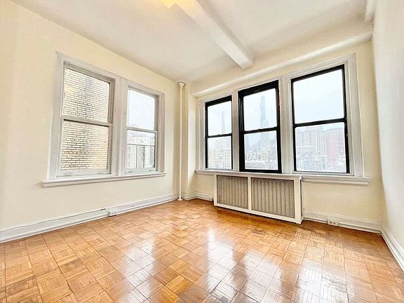 4th image of 42 W 72nd St APT 10D