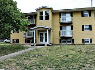 801 Deerfield Rd, Chatham, IL 62629