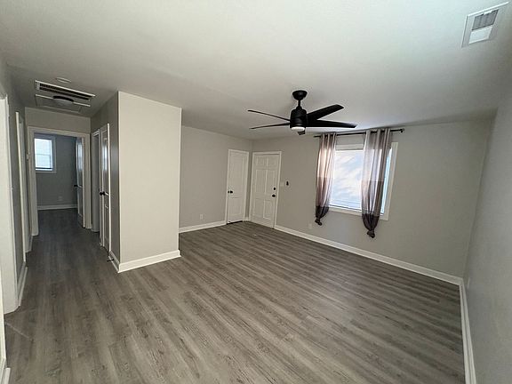 4th image of 2702 Wildwood Dr