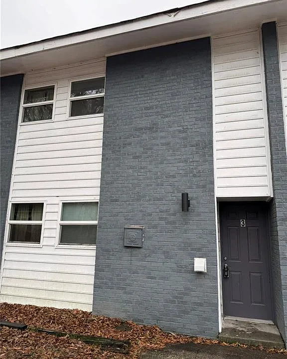 319 Main St #3