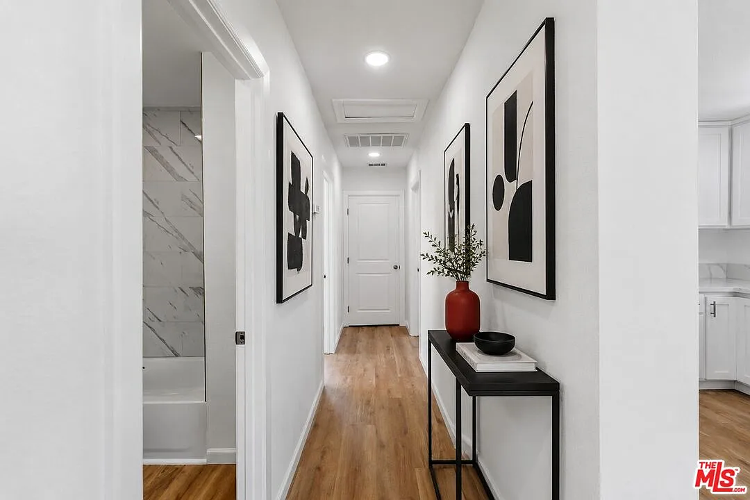 5 bed, 3.0 bath, 1860 sqft, $4,200 — Photo 2