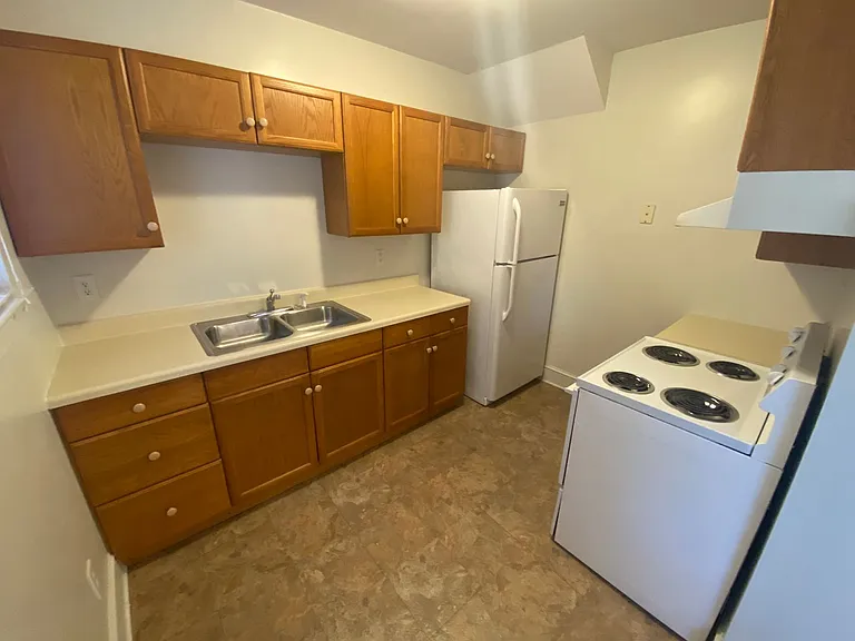 1409 Clarendon St #A — Photo 4