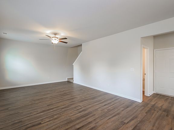 2nd image of 3211 Bridgewood Dr