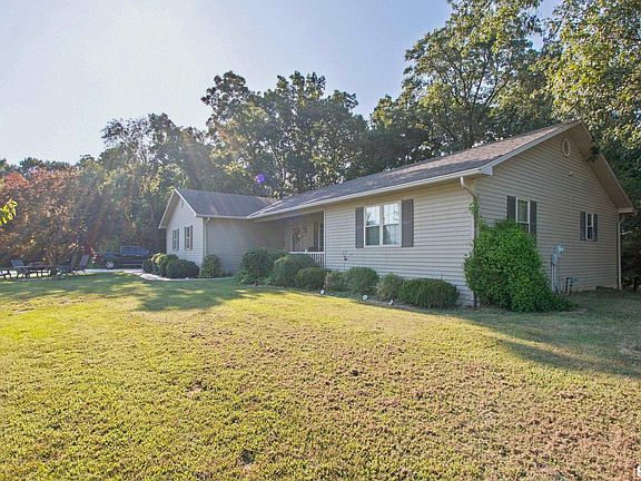 3rd image of 576 Coral Rd