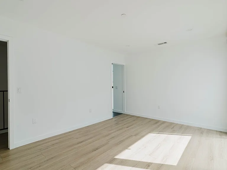 536 E San Jose Ave — Photo 16
