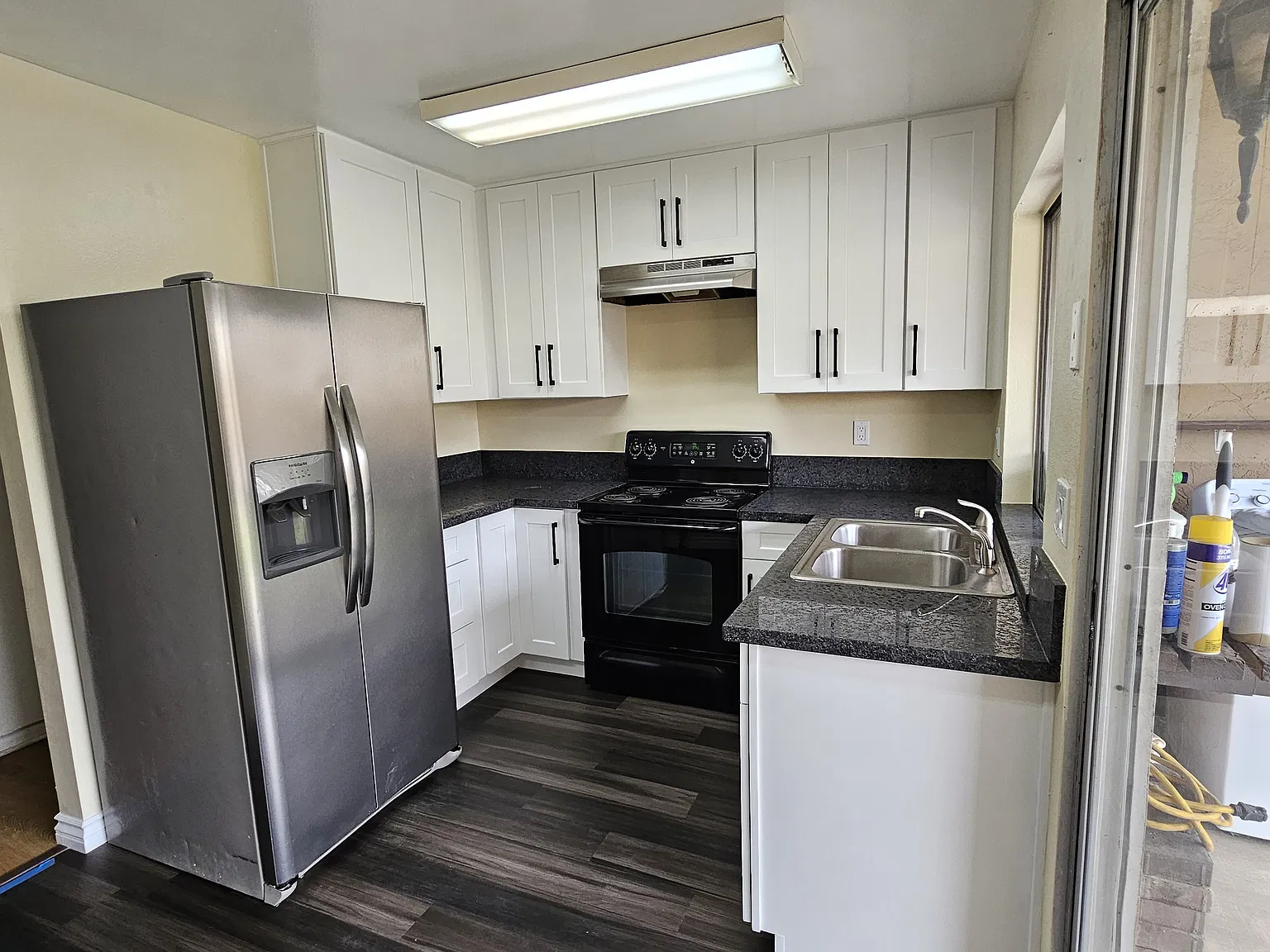 3 bed, 1.5 bath, 1220 sqft, $2,950 — Photo 2