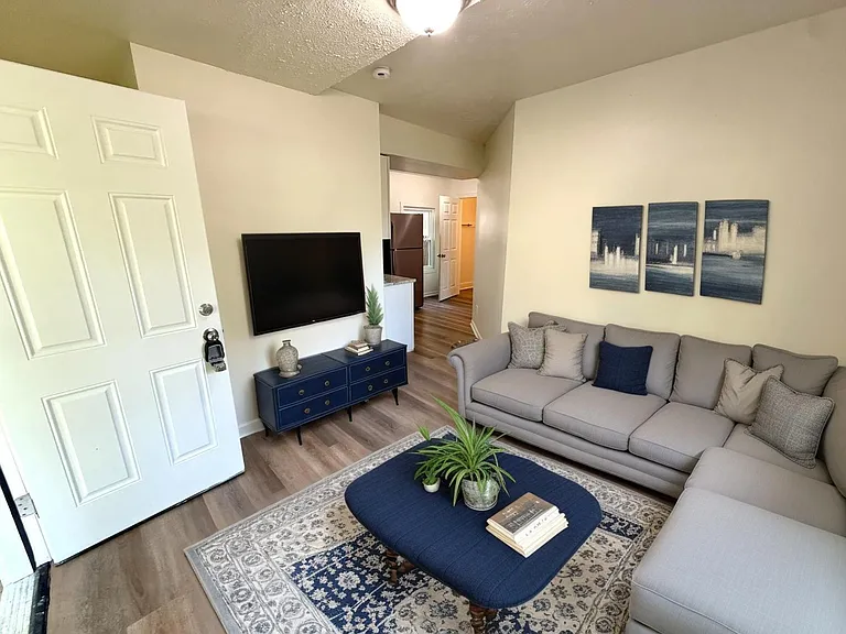 220 N Cherry St #3 — Photo 3