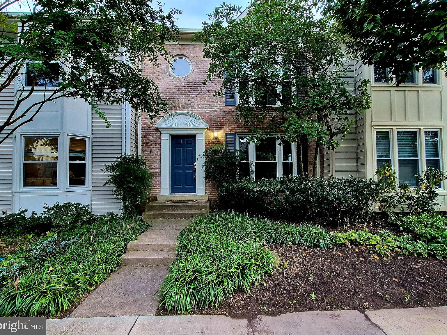 3 bed, 4.0 bath, 2176 sqft, $3,000 — Photo 1