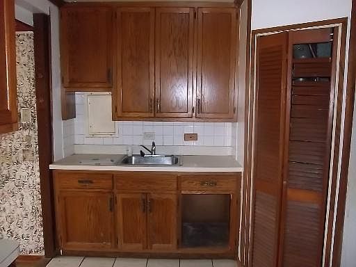 216 Marquette kitchen
