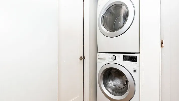 Rented by Nooklyn NYC LLC | media 9