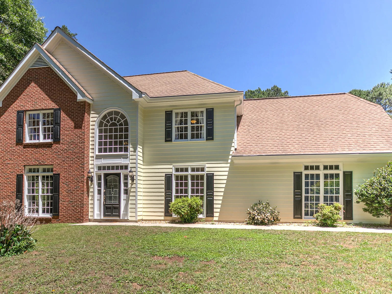 4 bed, 2.5 bath, 2410 sqft, $2,850 — Photo 1