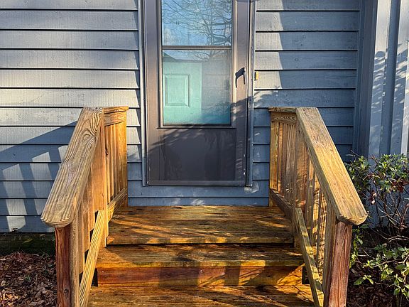 2nd image of 1104 Boone Ln