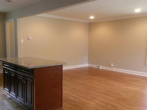5th image of 15955 Marion Dr