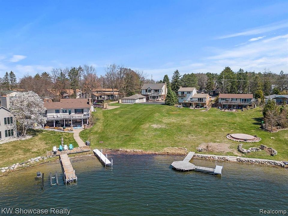 2547 S Commerce Rd, Wolverine Lake, MI 48390 MLS 20230026336 Zillow