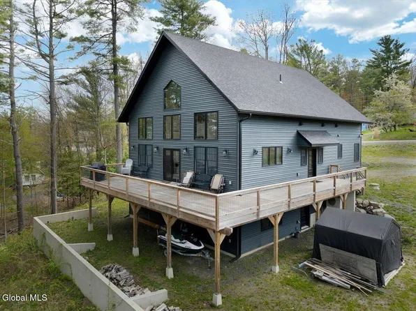 30 Harriman Rd Extension, Averill Park, NY 12018