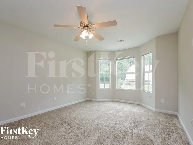 562 Maggie Ln — Photo 7