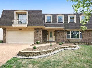 9169 Windsor Dr, Palos Hills, IL 60465