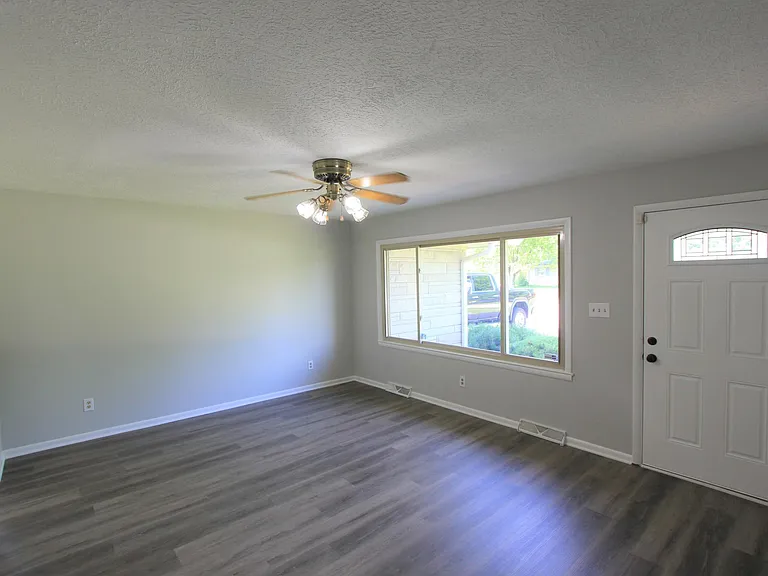 513 Thorne Dr — Photo 14