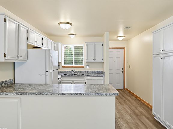 3rd image of 30272 Wedgewood Cir