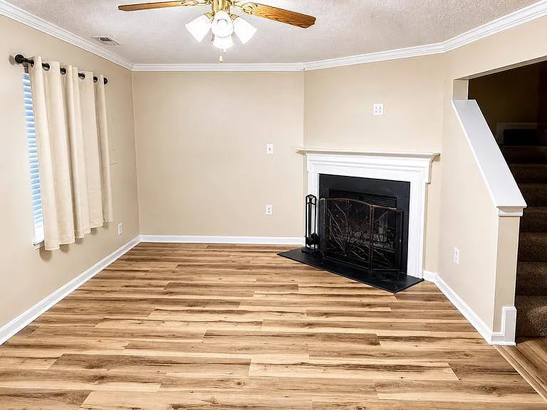 45275 Elkton Ln — Photo 2