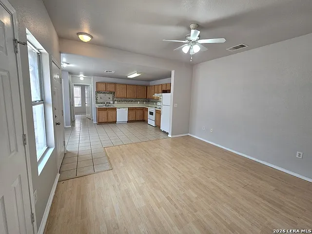 2 bed, 2.0 bath, 1904 sqft, $1,150 — Photo 4