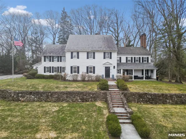 29 Gordon Rd, Essex Fells, NJ 07021