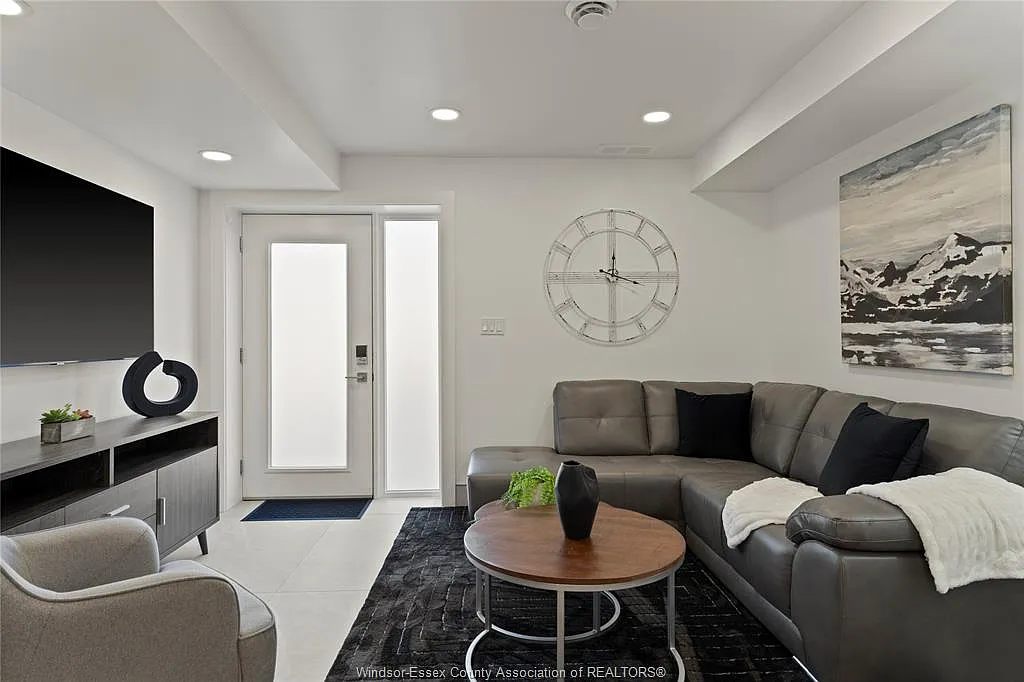 3 bed, 2.5 bath, $3,000 — Photo 2