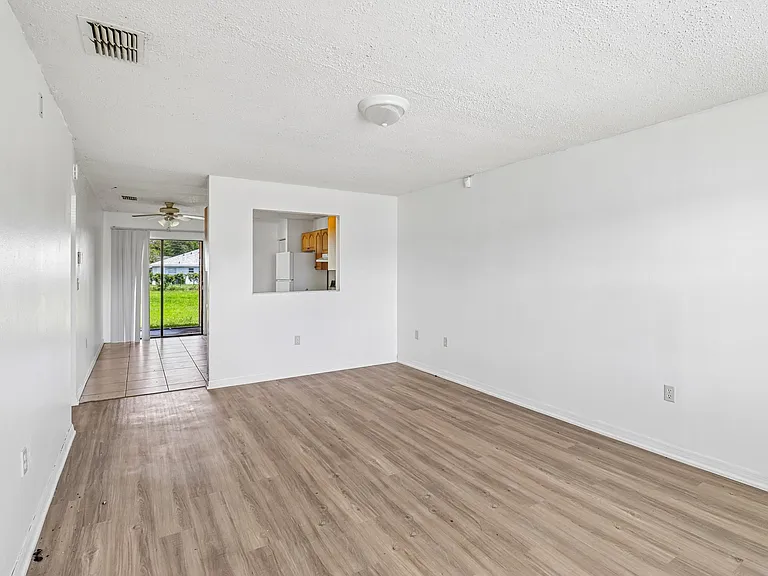 384 Cocoa Ct — Photo 7