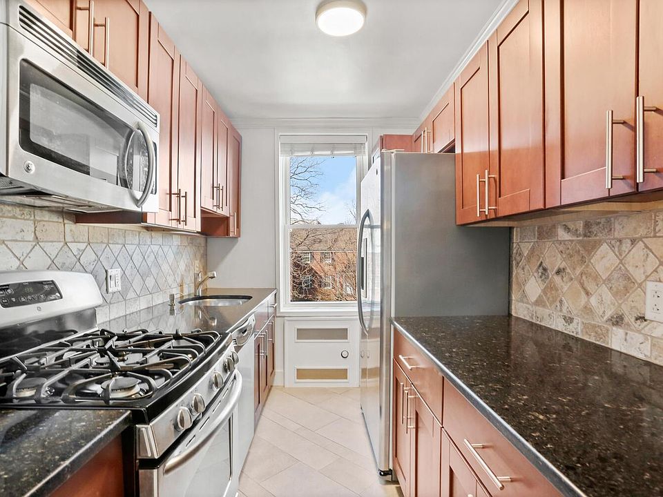 1st image of 7 4th St APT 2D
