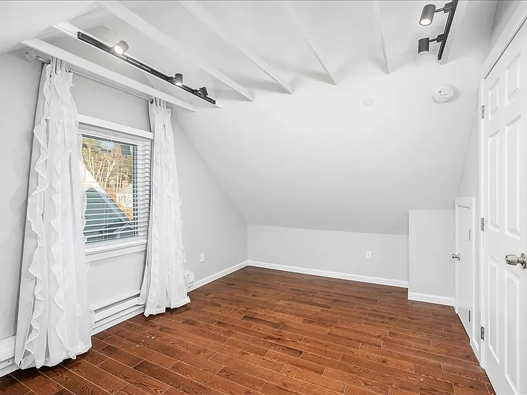 46 Upland Ave — Photo 18