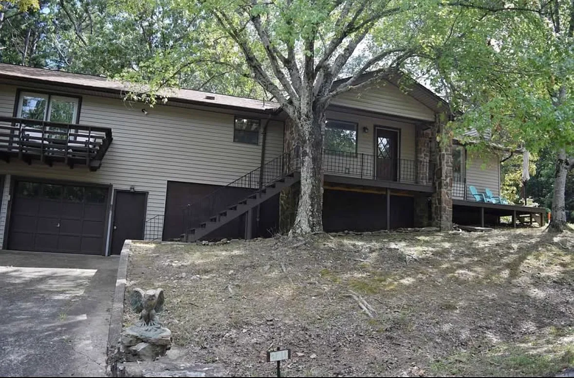 3 bed, 2588 sqft, $2,500 — Photo 2