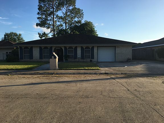 4th image of 2202 Acadian Dr