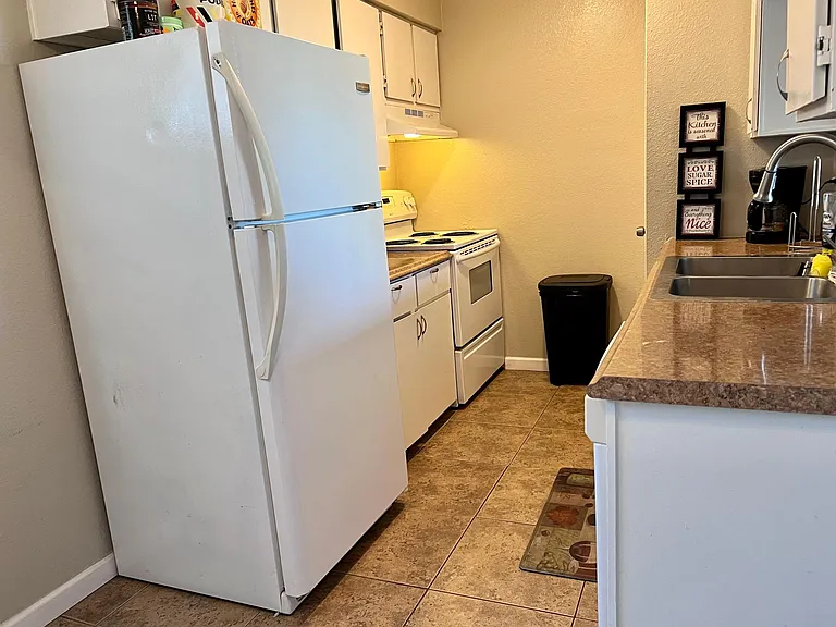 5105 E 2nd St #I — Photo 8