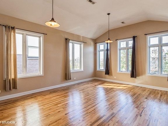 3rd image of 506 S Oakley Blvd #2