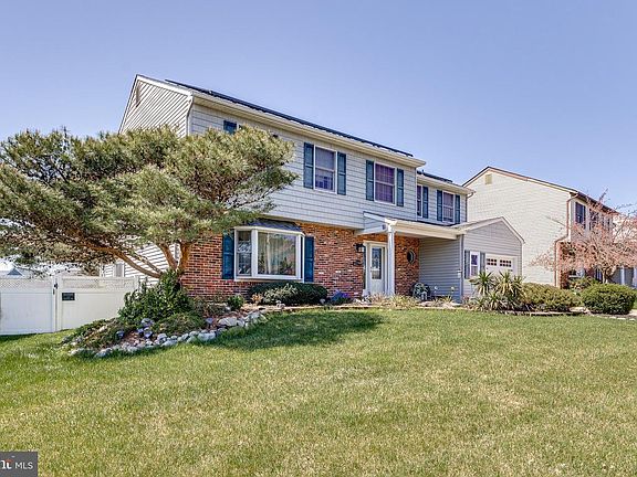 3rd image of 74 Twin Ponds Dr