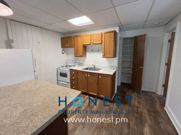 20 Academy St #2, Hallowell, ME 04347