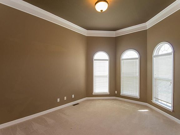 2nd image of 950 Noel Dr