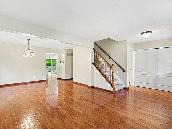 3rd image of 6352 Pembroke Dr