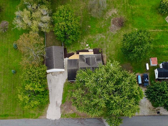 5th image of 126 Maple St