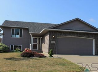 5513 W Rebecca St, Sioux Falls, SD 57106