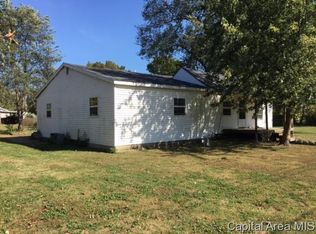 416 W Lewis St, Girard, IL